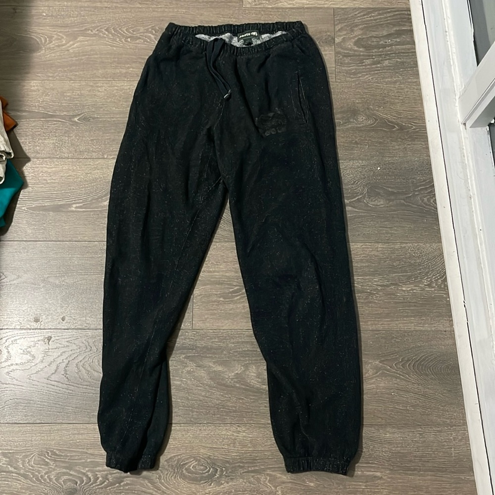 Roots sweats